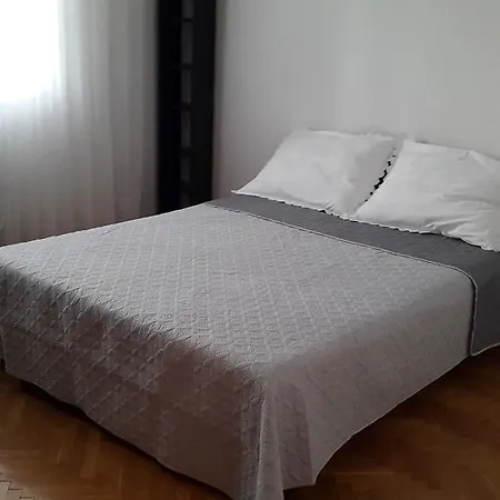 Tonko Apartment *